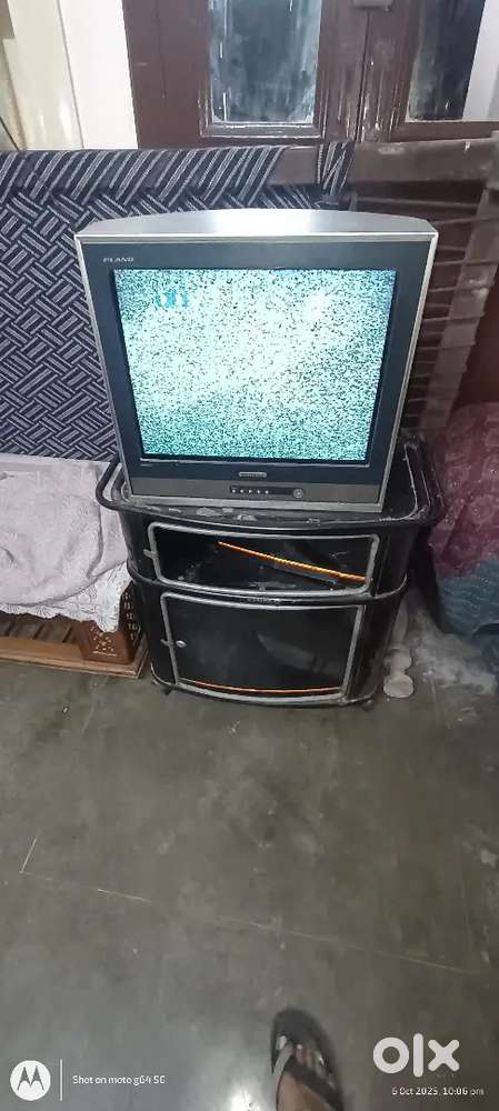 Samsung TV and Trolley (2000rs)