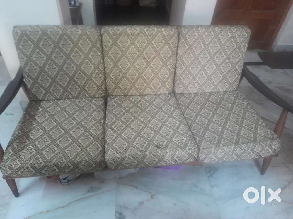 3 seater sofa in good condition.  Want to sale