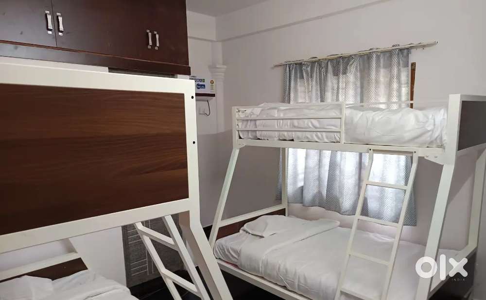 Ladies hostel / girls pg beds available share basis