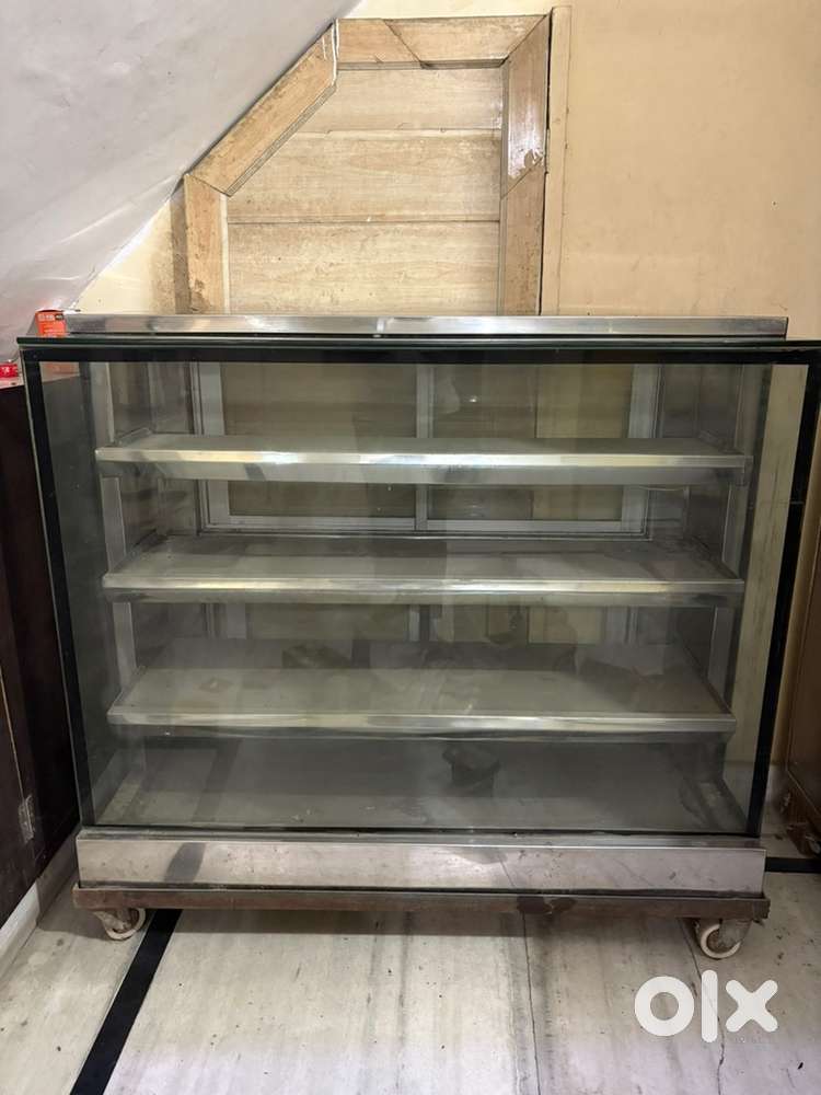 Shop showcase, fully glass covered