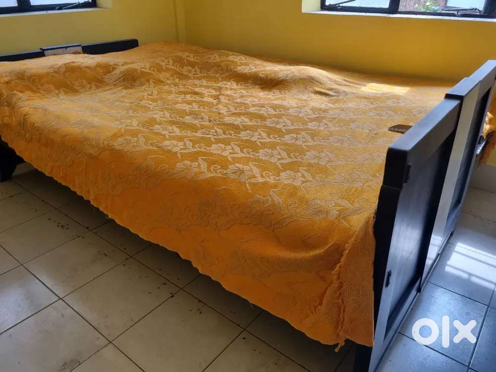 Queen bed with Mattress and Aalna