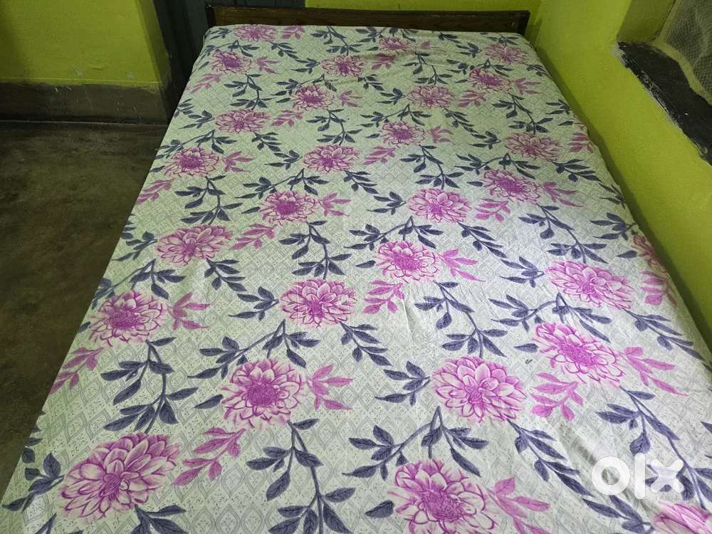 Box bed 5+  years old Width 4ft 7 inches Length 7ft 1 inch
