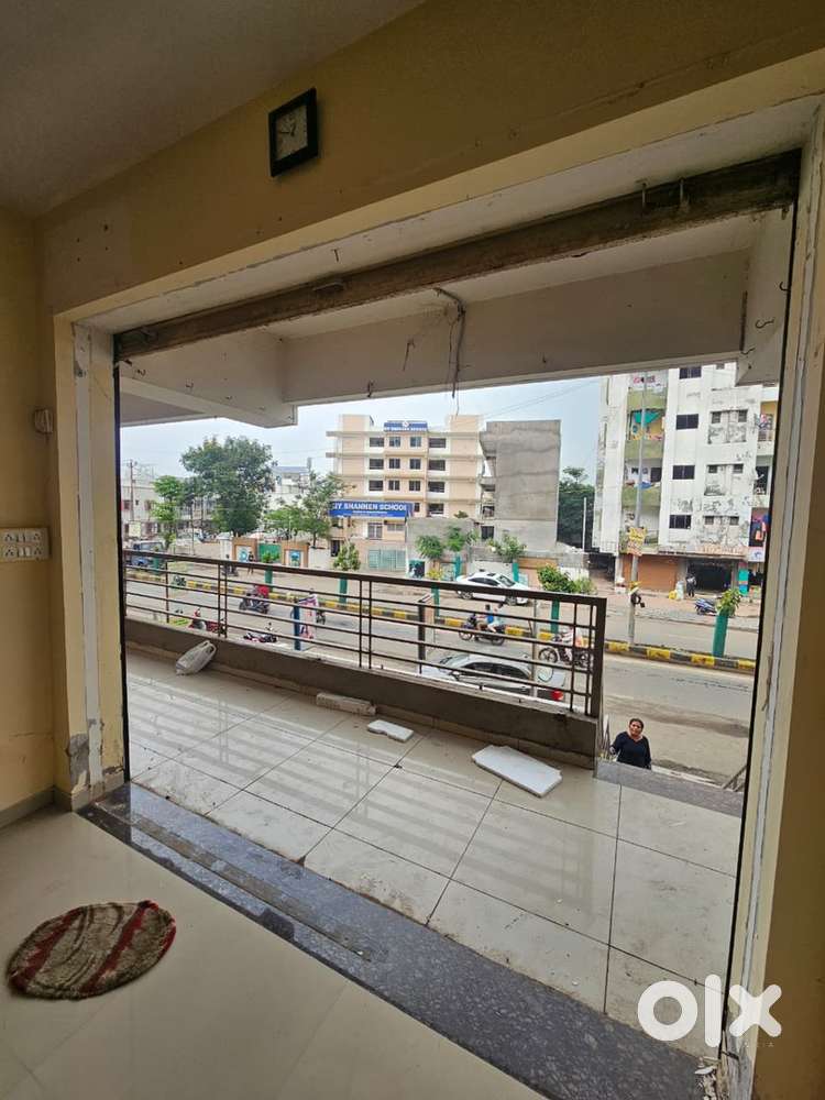 Main road touch shop available on rent