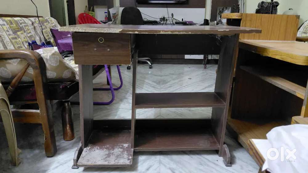 Computer table