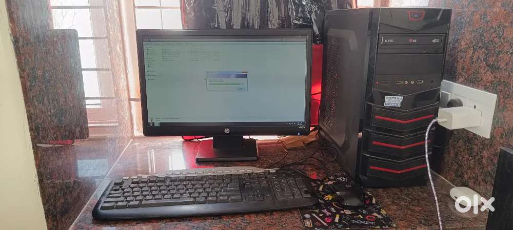 Desk top computer with 6gb ram and 1tb hard disk
