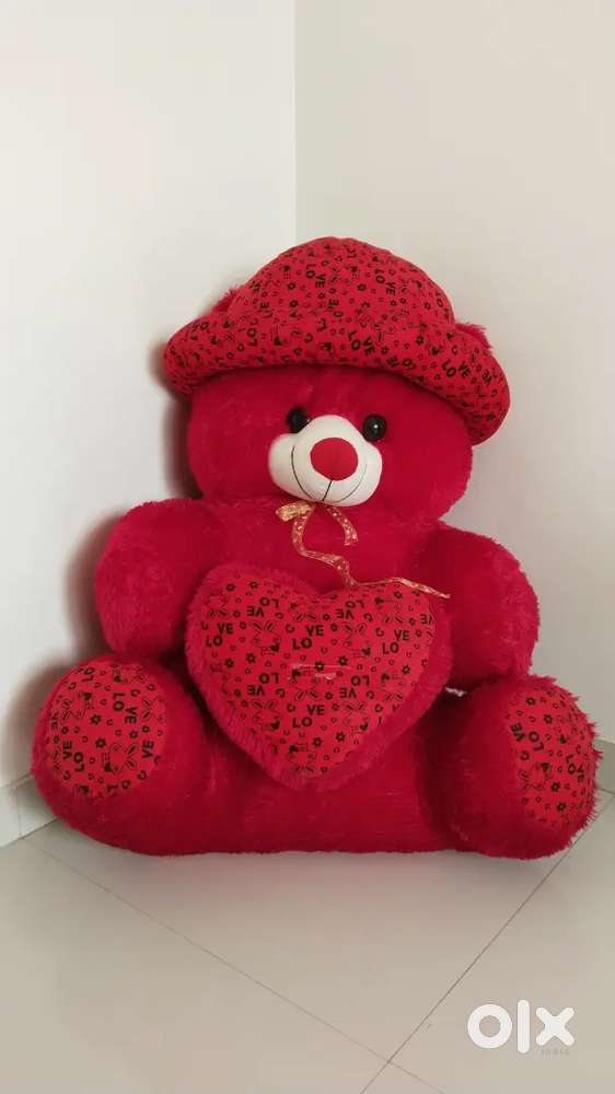 Beautiful Red 35-Inch Teddy Bear – Like New Condition!