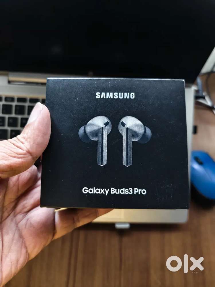 New unopened - Samsung Buds Pro 3 - Silver - Bill and Warranty