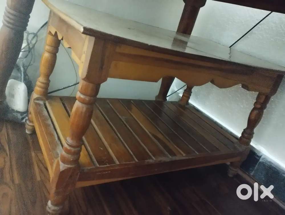Dining table and tea pot for sale