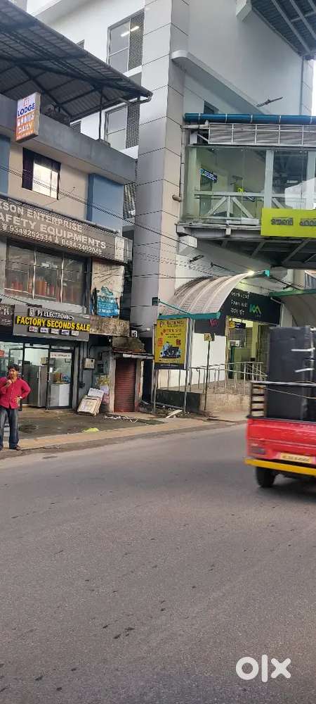 Metro piller no 612 .Kaloor used and factory seconds Big shop