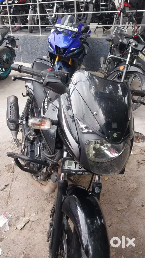 Bajaj pulsar125cc 2021 model black and silver in showroom condition