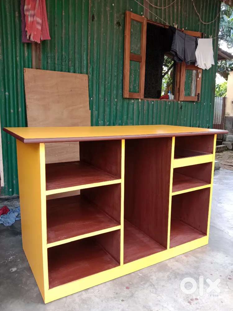 Computer table