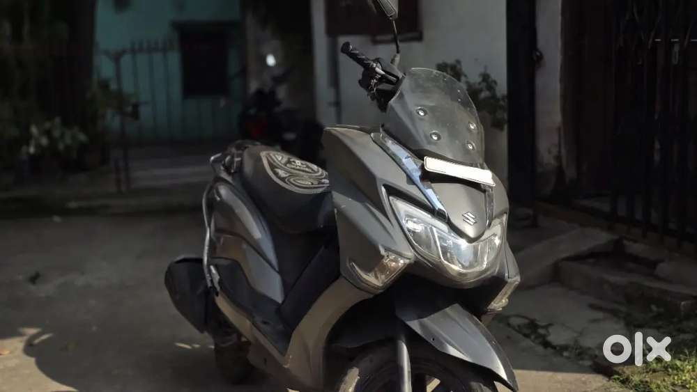 Suzuki Bergman street 125 (Grey edition)