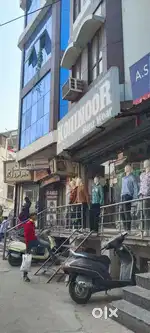 Prime location shop cum office near Laxmi Nagar for rent