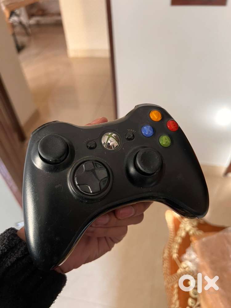 Xbox 360 Game CDs And Controller