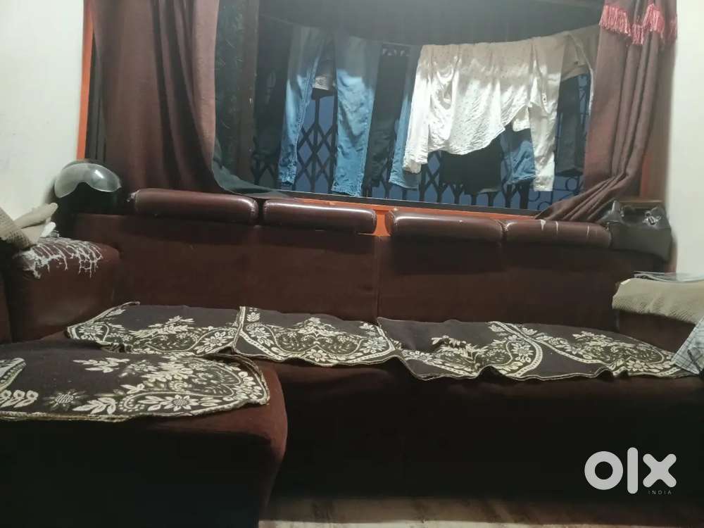 L Shep sofa 8000 only mint condition