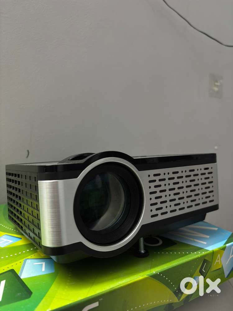 EGate i9 Pro-Max Projector – Like New, Perfect for Movies & Gaming