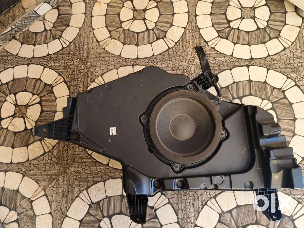 Innova hycross original subwoofer