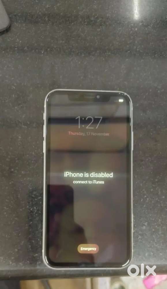 iPhone xr iCloud locked