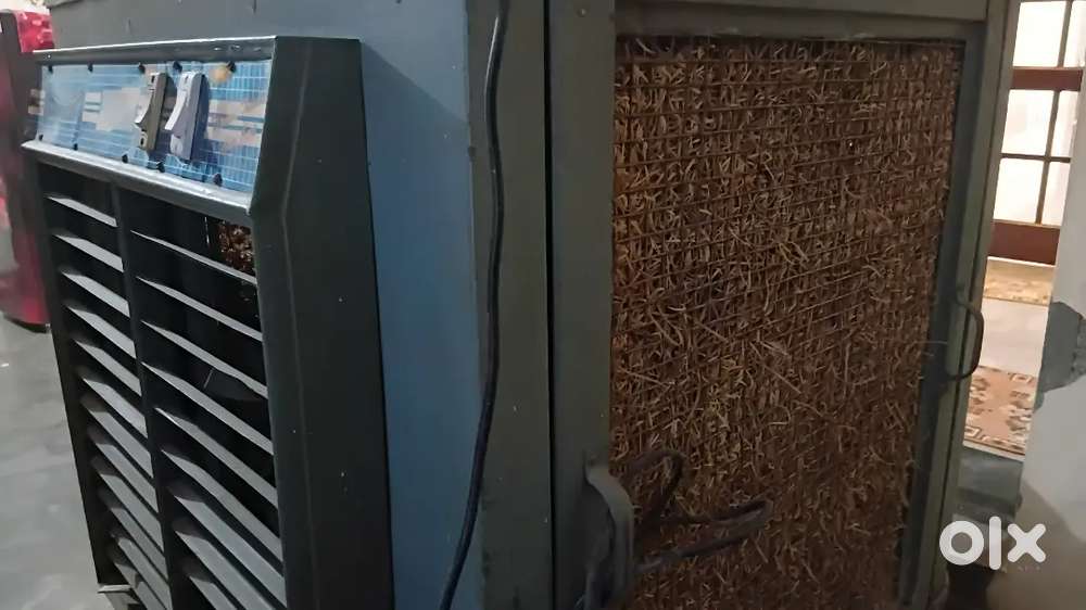 Metal Iron cooler with moving stand