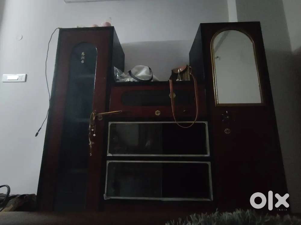 Show case iron with mirrors