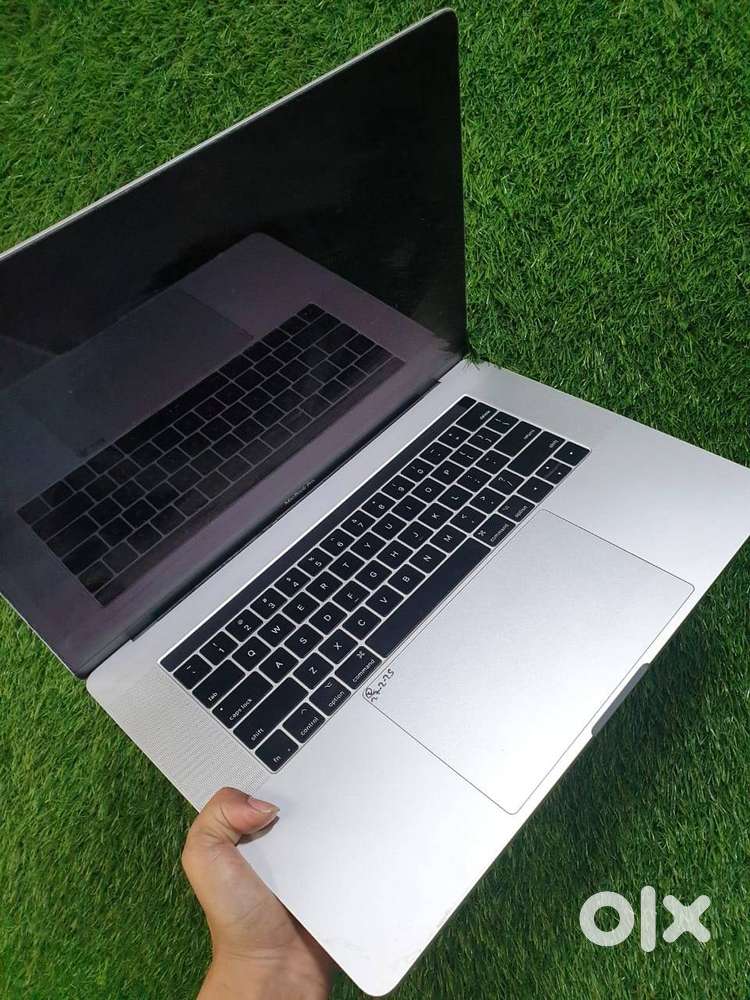 Processor: Core i7 7th Gen Apple MacBook Pro A1707 RAM 16GB SSD 512GB