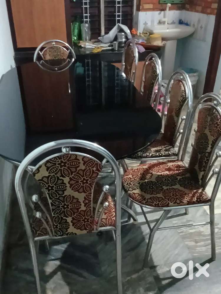 Dining table for sale