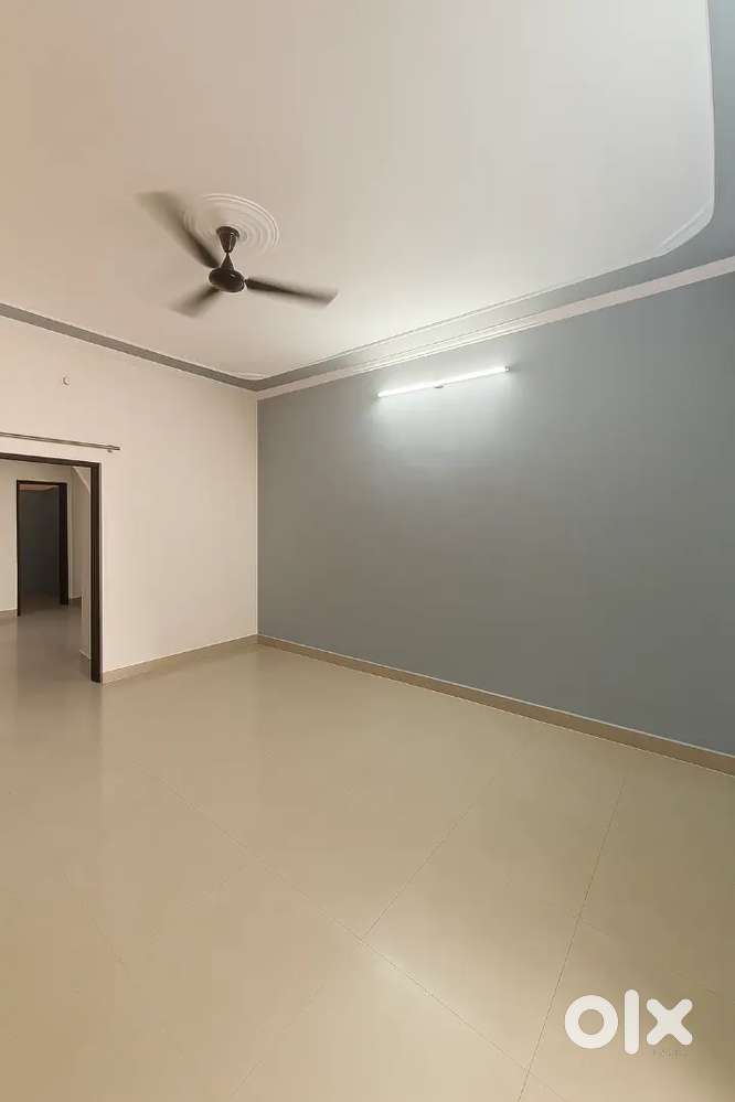 NEAR JAWAHAR CIRCLE, 3 BHK SEMI FURNISHED FLAT FOR FAMLIES.