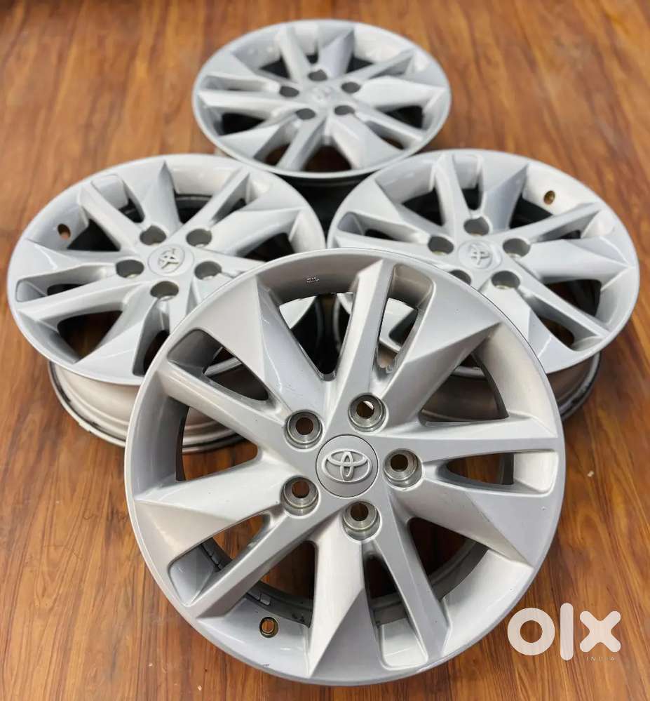 16 inch innova crysta hycross Toyota OEM alloy wheels Set of 4