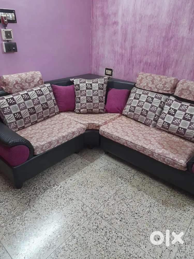 L-Shaped Sofa – Excellent Condition
