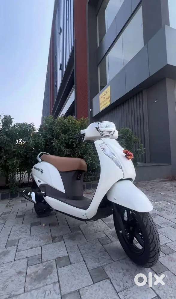 Access 125 white 40 mileage