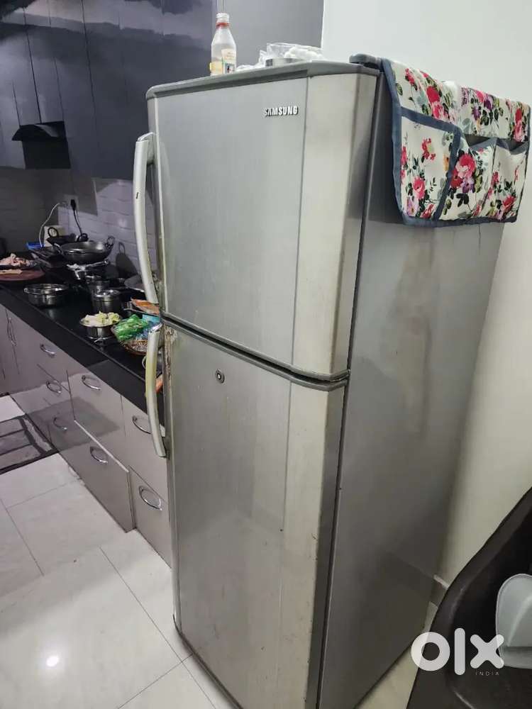 SAMSUNG DOUBLE DOOR FRIDGE(GREY COLOR)