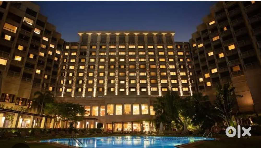 5 Star hotels in urgent waiter required