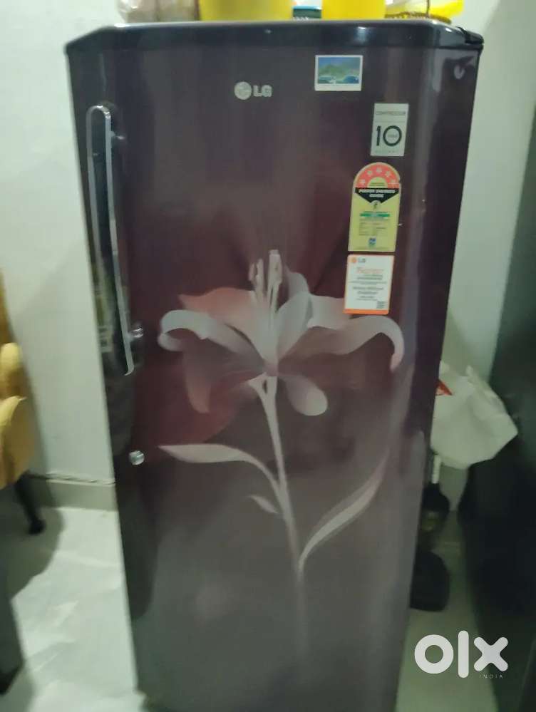 Fridge - Very good condition 235 litre - 5 star