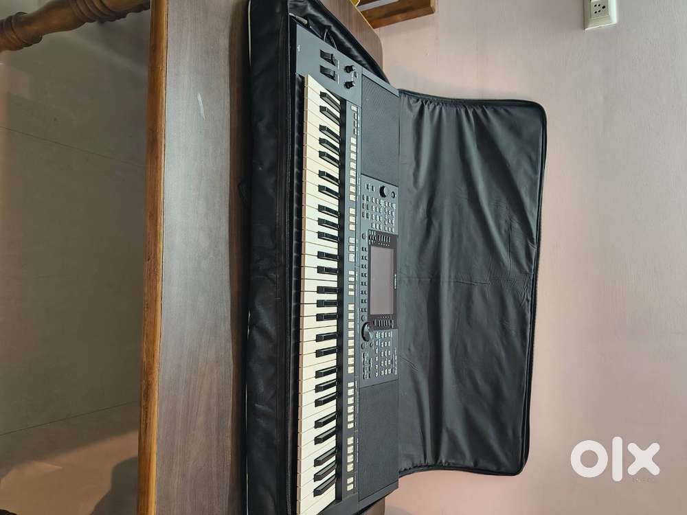 Brand new yamaha psr s775 keyboard