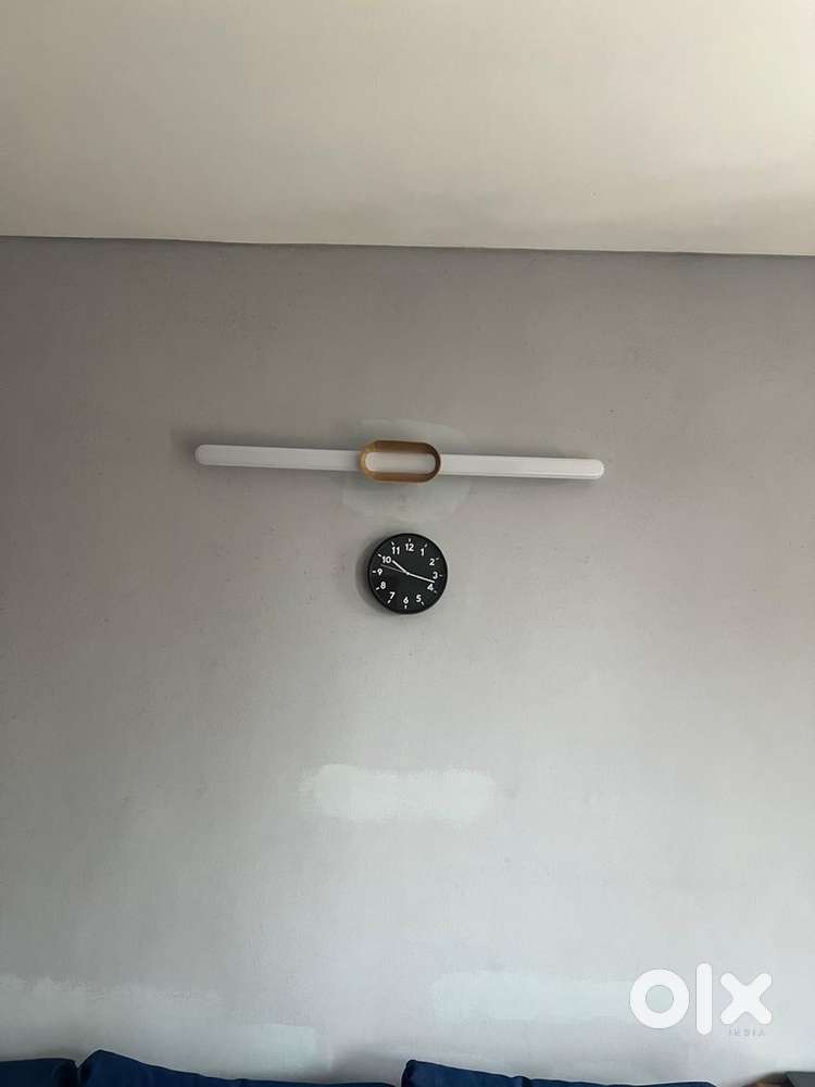 Modern dual mode wall light in excellent condition- only 1 week old