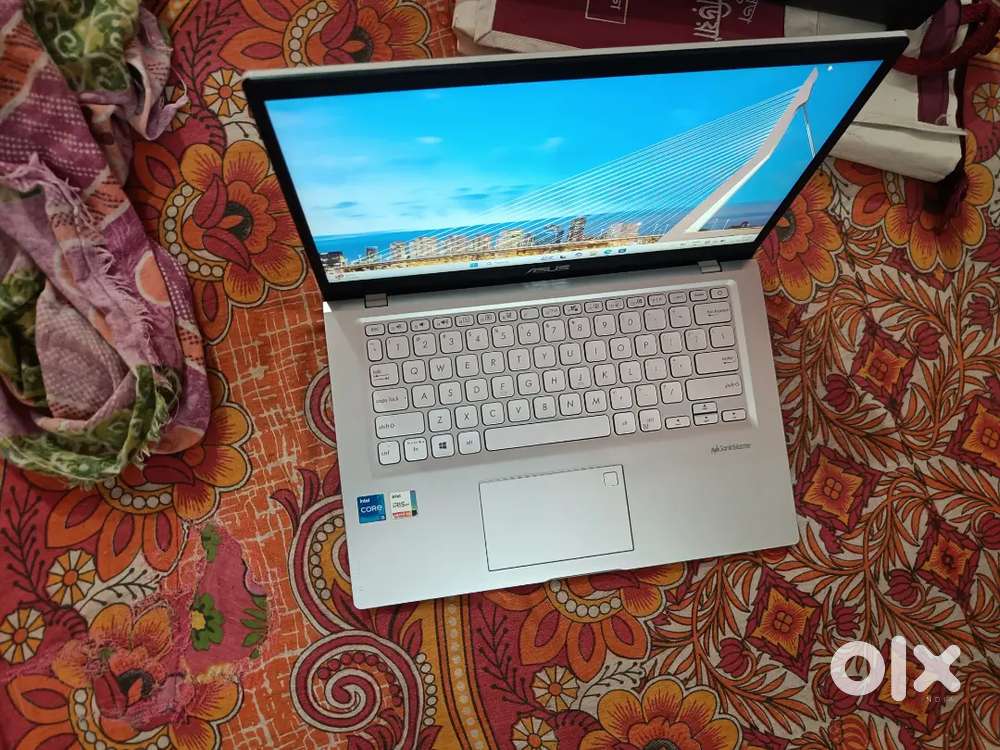 Asus vivobook laptop
