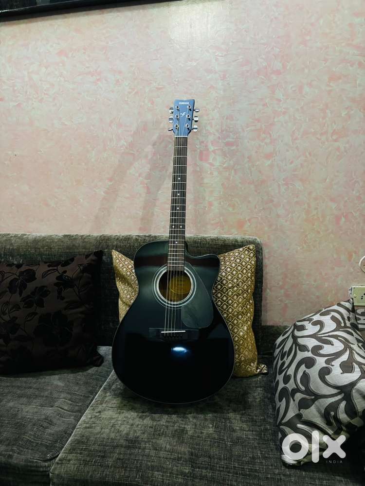 Yamaha FS80C Acoustic Guitar – New Condition  Hardly Used