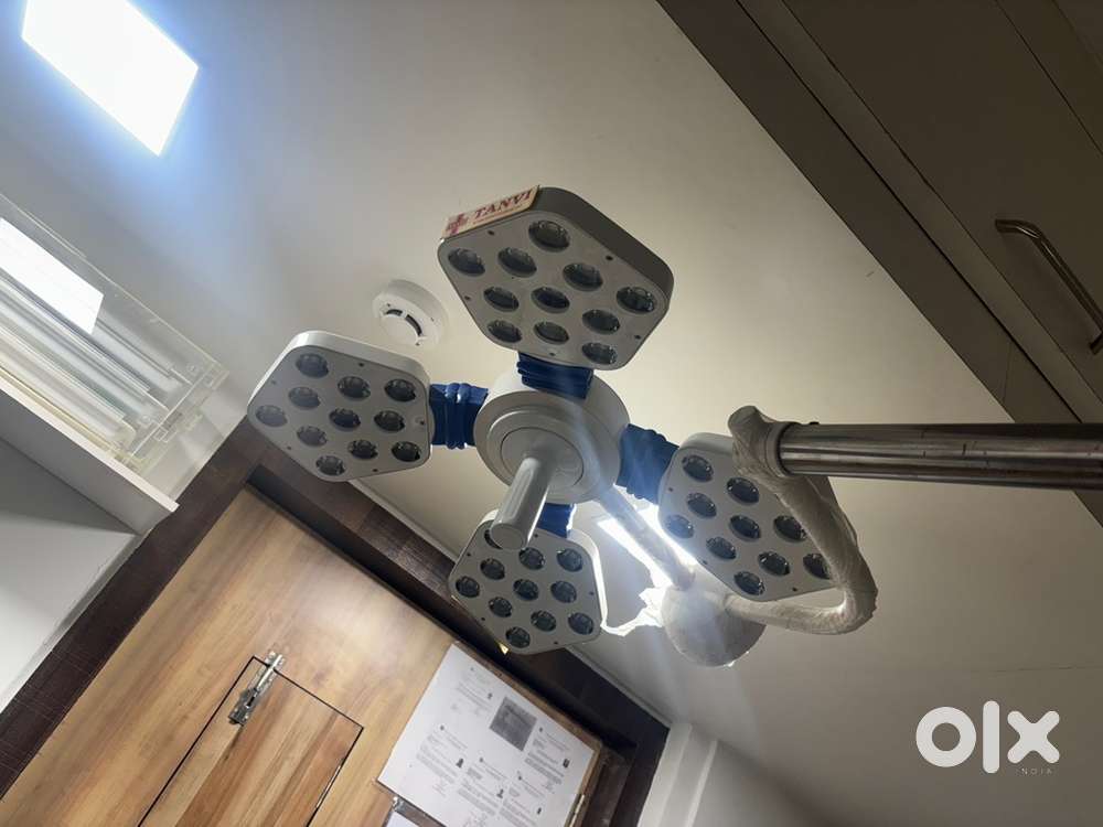 LED Operation Theatre Light — 4 Dome Dual Color  Excellent Condition