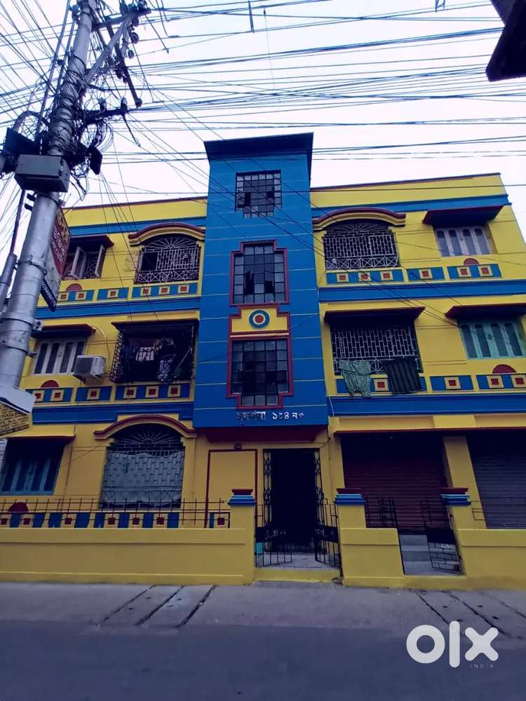 Its a flat one single  room one toilet no kitchen 10 per unit submiter