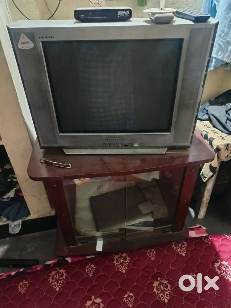 Samsung tv good condition with table