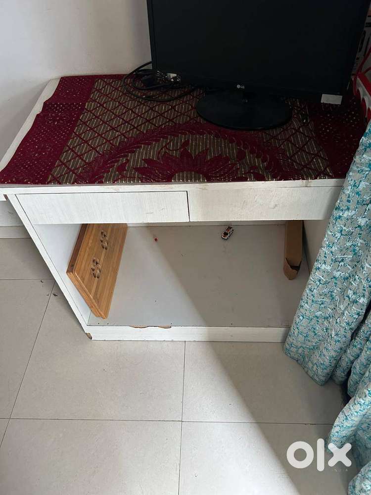Used Wooden Study / Computer Table – Good Condition