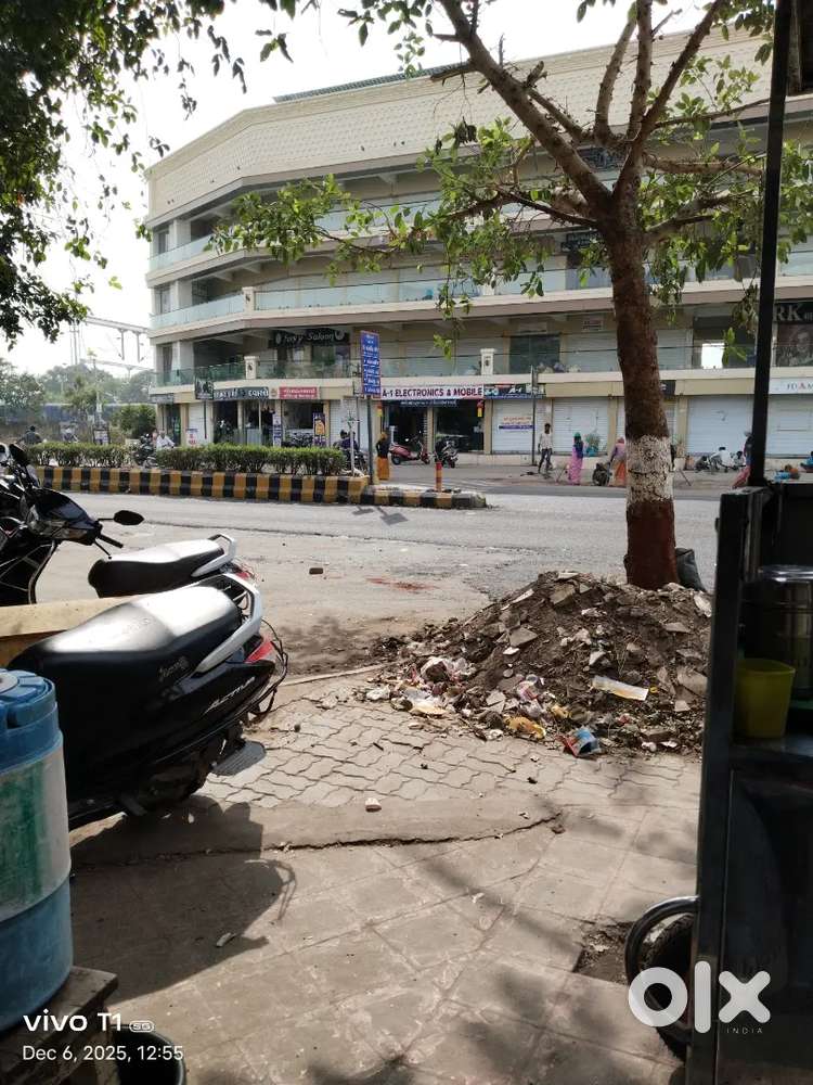 રેલ નગર જાડેજા ચોક પર ખાણી પીણી ના ધંધા માટે ની જગ્યા ભાડે આપવાની છે