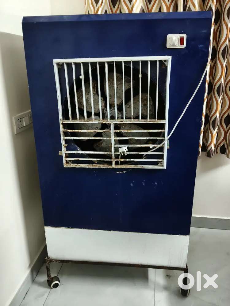 Moving out sale Big Size Dessert Cooler with iron stand