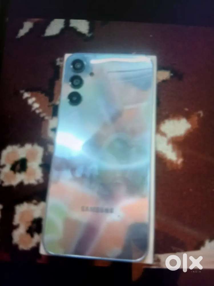 6GB / 128GB  scratch nahin hai