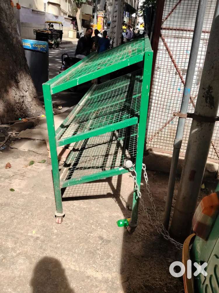 Vegetable stand