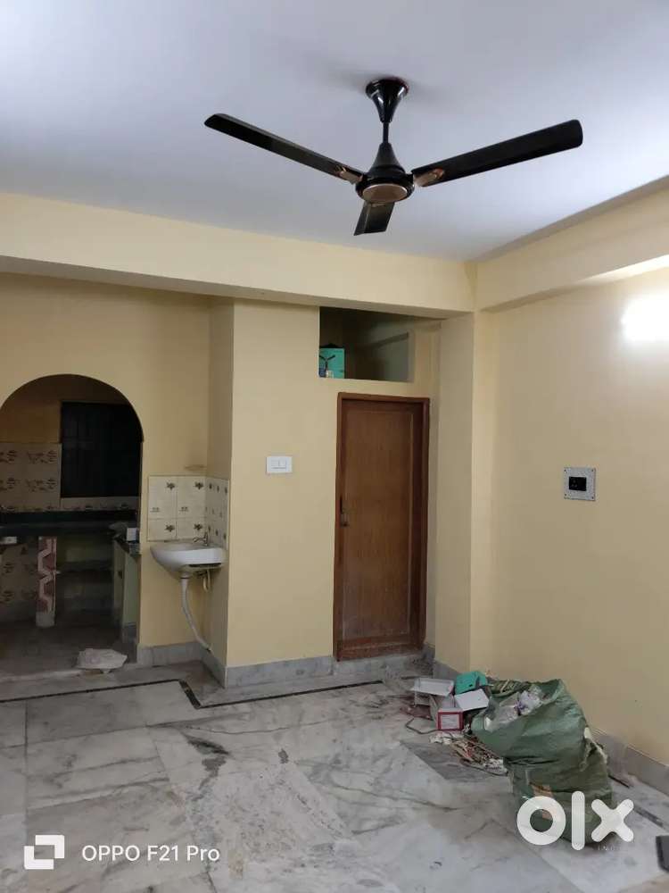 2bhk resale flat low price