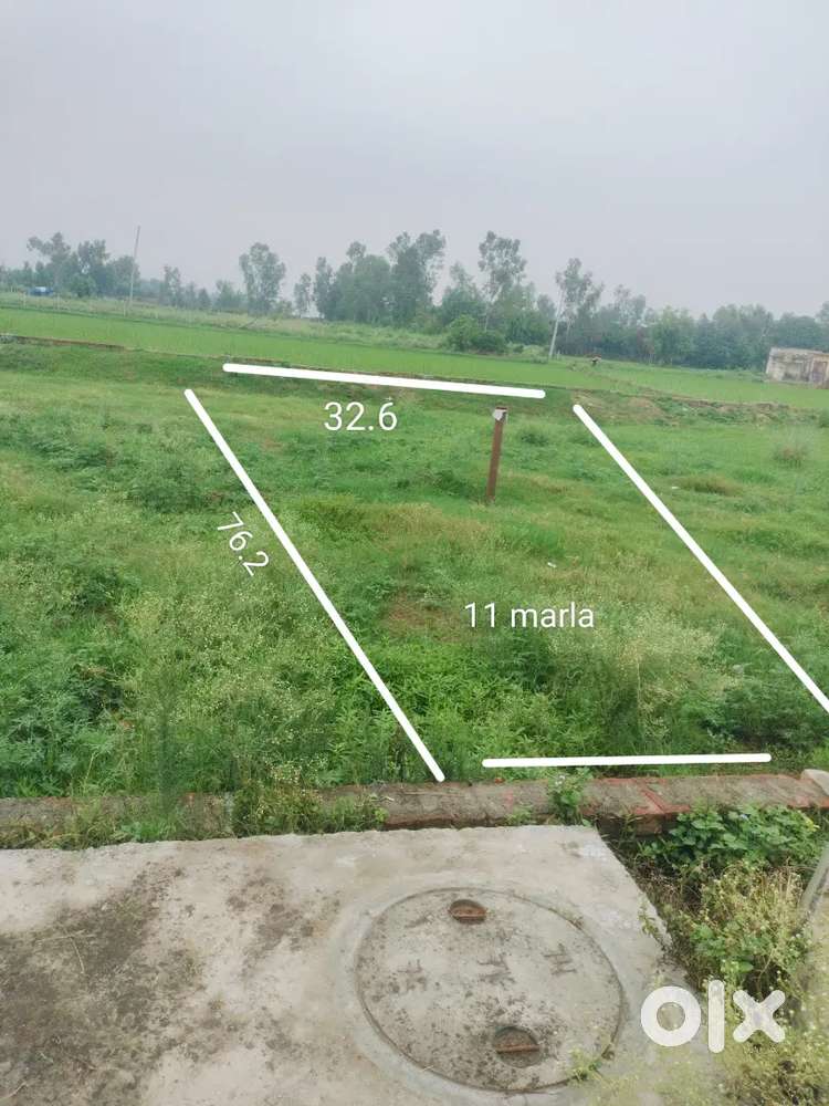 11 marla plot 40 feet road