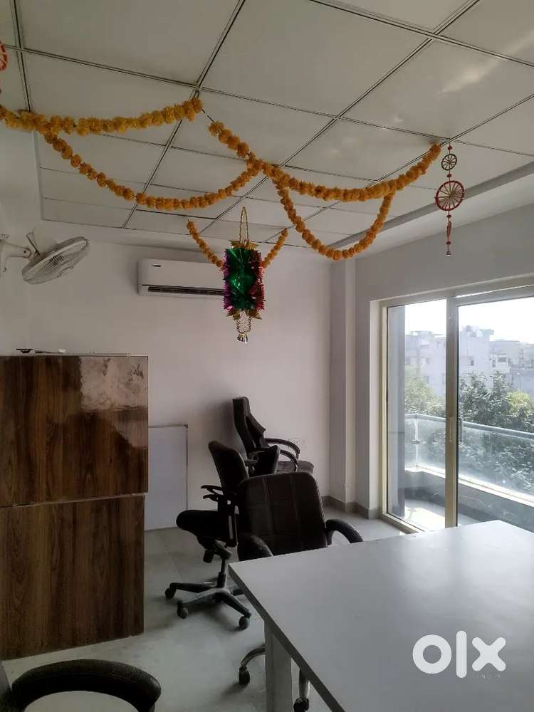 2 cabin 35 workstation full furnished office for rent dwarka 75000 rs