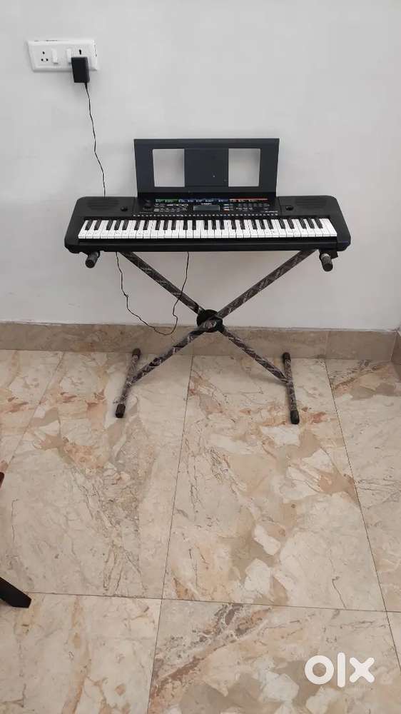 Yamaha PSR e253 keyboard