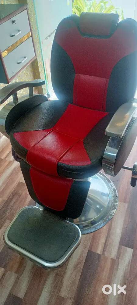 Saloon chair